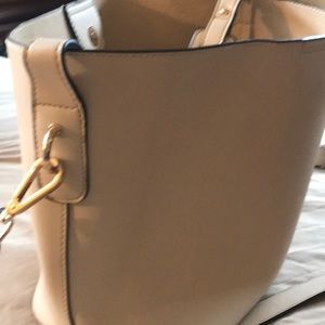 2/60$ NWOT Beautiful light tan leather purse 👜